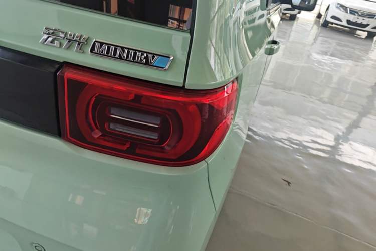Used Wuling Hongguang MINIEV 2021 Macaron Premium Model – Lithium Iron Phosphate Right Rear Taillight