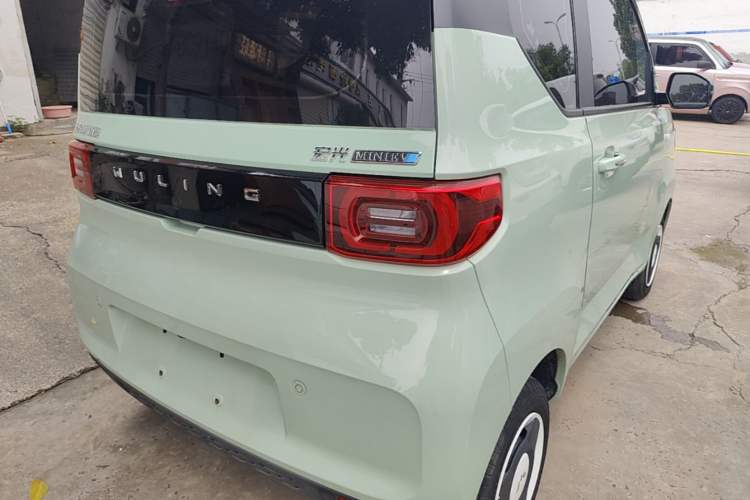 Used Wuling Hongguang MINIEV 2021 Macaron Sandwich Model 170 km Lithium Iron Phosphate Right Rear Taillight