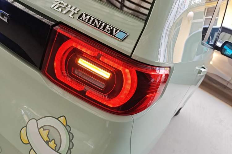 Used Wuling Hongguang MINIEV 2021 Macaron Fashion Edition Lithium-Ion Battery Right Rear Taillight