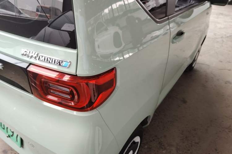Used Wuling Hongguang MINIEV 2021 Macaron Premium Model – Lithium Iron Phosphate Right Rear Taillight