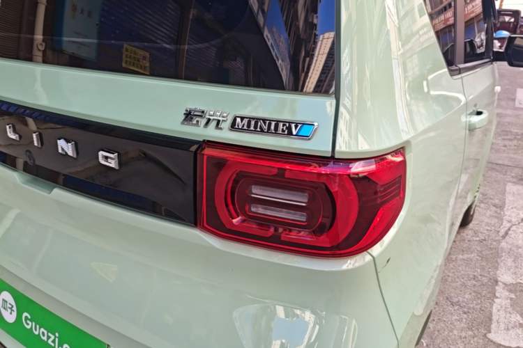 Used Wuling Hongguang MINIEV 2021 Macaron Premium Model – Lithium Iron Phosphate Right Rear Taillight