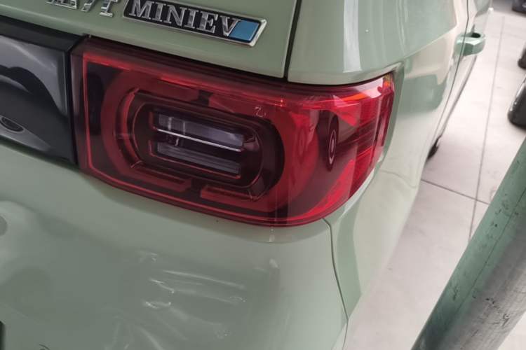 Used Wuling Hongguang MINIEV 2021 Macaron Premium Model – Lithium Iron Phosphate Right Rear Taillight