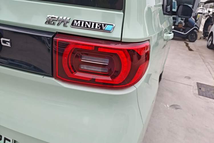Used Wuling Hongguang MINIEV 2021 Macaron Premium Model – Lithium Iron Phosphate Right Rear Taillight