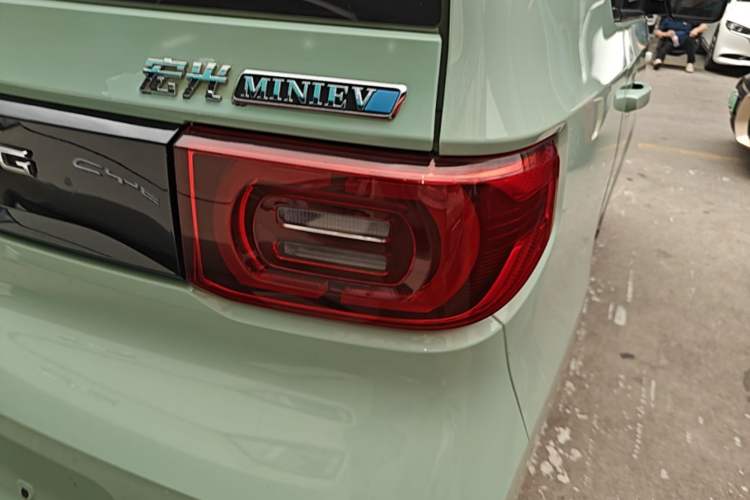 Used Wuling Hongguang MINIEV 2021 Macaron Premium Model – Lithium Iron Phosphate Right Rear Taillight