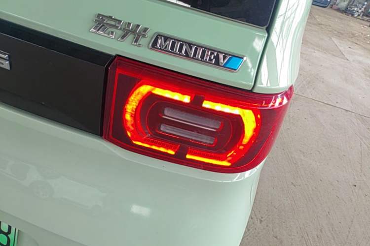 Used Wuling Hongguang MINIEV 2021 Macaron Fashion Edition Lithium-Ion Battery Right Rear Taillight