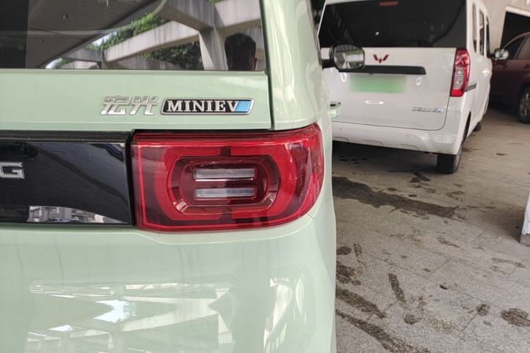 Used Wuling Hongguang MINIEV 2021 Macaron Premium Model – Lithium Iron Phosphate Right Rear Taillight