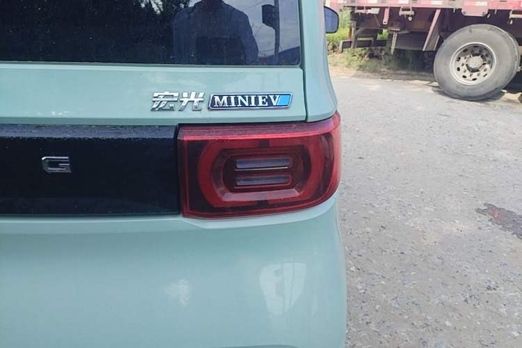 Used Wuling Hongguang MINIEV 2021 Macaron Fashion Model Lithium Iron Phosphate Right Rear Taillight