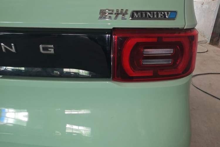 Used Wuling Hongguang MINIEV 2021 Macaron Premium Model – Lithium Iron Phosphate Right Rear Taillight