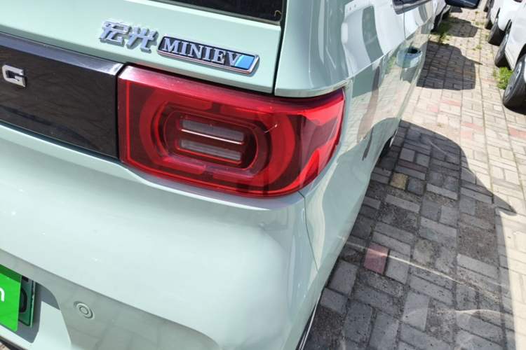 Used Wuling Hongguang MINIEV 2021 Macaron Sandwich Model 120 km Lithium Iron Phosphate Right Rear Taillight
