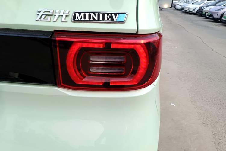Used Wuling Hongguang MINIEV 2021 Macaron Fashion Model Lithium Iron Phosphate Right Rear Taillight