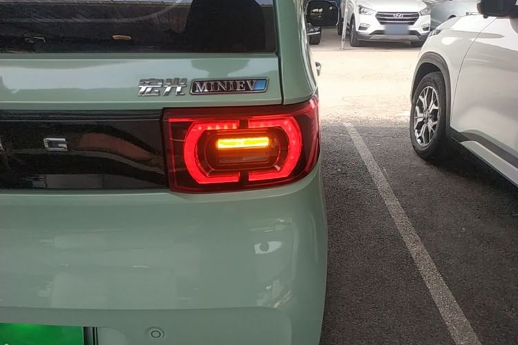 Used Wuling Hongguang MINIEV 2021 Macaron Premium Model – Lithium Iron Phosphate Right Rear Taillight