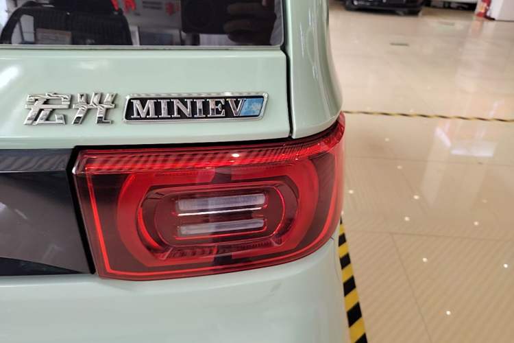 Used Wuling Hongguang MINIEV 2021 Macaron Premium Model – Lithium Iron Phosphate Right Rear Taillight