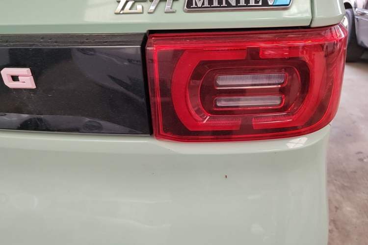 Used Wuling Hongguang MINIEV 2021 Macaron Premium Model – Lithium Iron Phosphate Right Rear Taillight