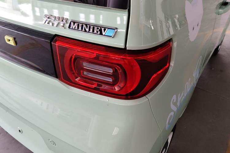 Used Wuling Hongguang MINIEV 2021 Macaron Fashion Model Lithium Iron Phosphate Right Rear Taillight