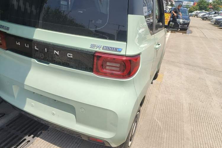 Used Wuling Hongguang MINIEV 2021 Macaron Premium Model – Lithium Iron Phosphate Right Rear Taillight
