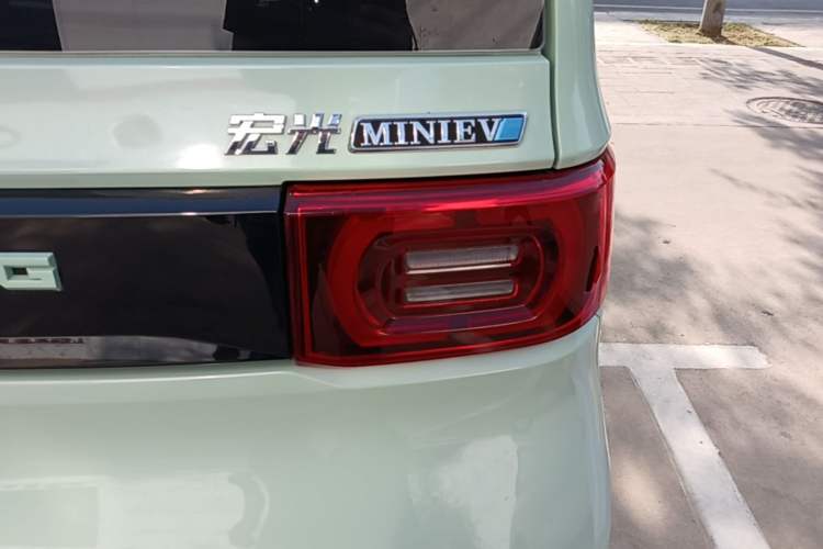 Used Wuling Hongguang MINIEV 2021 Macaron Fashion Model Lithium Iron Phosphate Right Rear Taillight
