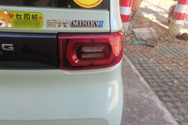 Used Wuling Hongguang MINIEV 2021 Macaron Fashion Edition Lithium-Ion Battery Right Rear Taillight