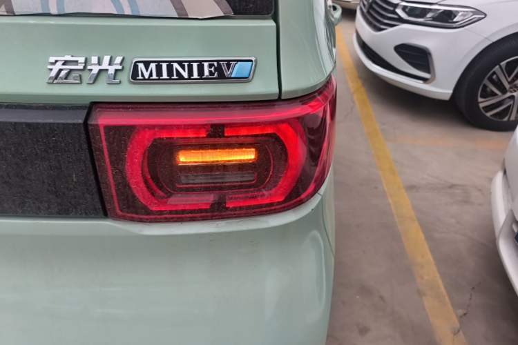 Used Wuling Hongguang MINIEV 2021 Macaron Premium Model – Lithium Iron Phosphate Right Rear Taillight