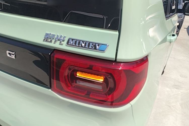 Used Wuling Hongguang MINIEV 2021 Macaron Premium Model – Lithium Iron Phosphate Right Rear Taillight