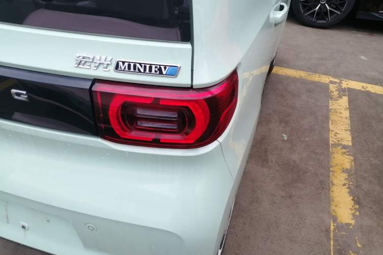 Used Wuling Hongguang MINIEV 2021 Macaron Fashion Model Lithium Iron Phosphate Right Rear Taillight