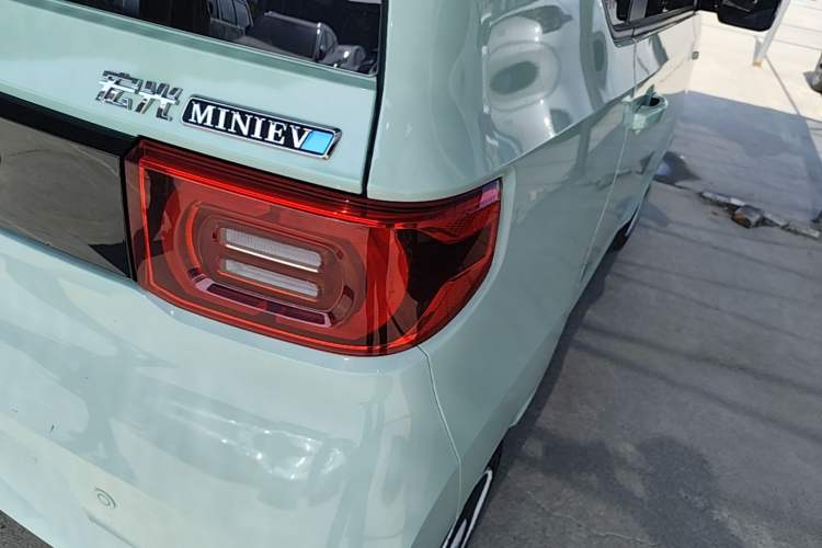 Used Wuling Hongguang MINIEV 2021 Macaron Fashion Model Lithium Iron Phosphate Right Rear Taillight