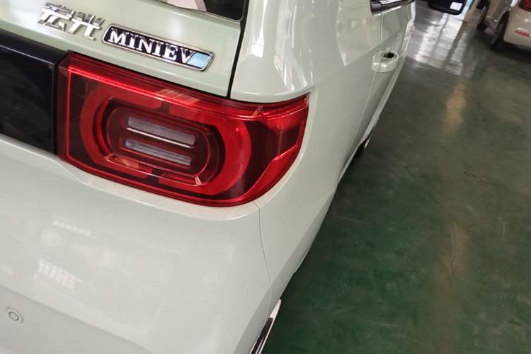 Used Wuling Hongguang MINIEV 2021 Macaron Premium Model – Lithium Iron Phosphate Right Rear Taillight
