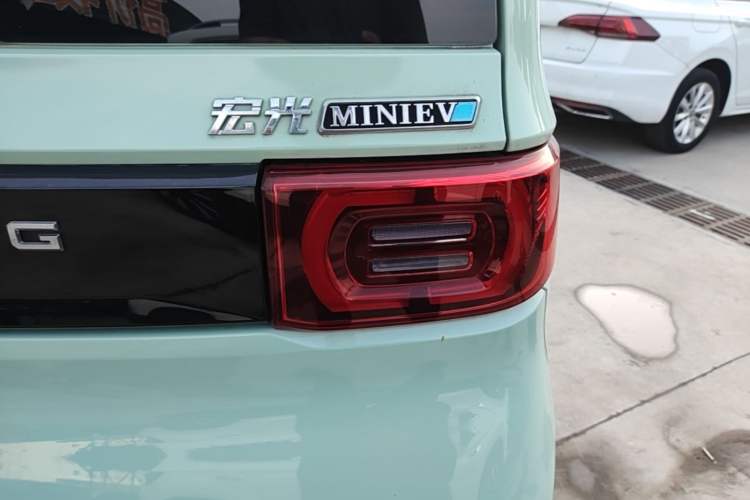Used Wuling Hongguang MINIEV 2021 Macaron Premium Model – Lithium Iron Phosphate Right Rear Taillight