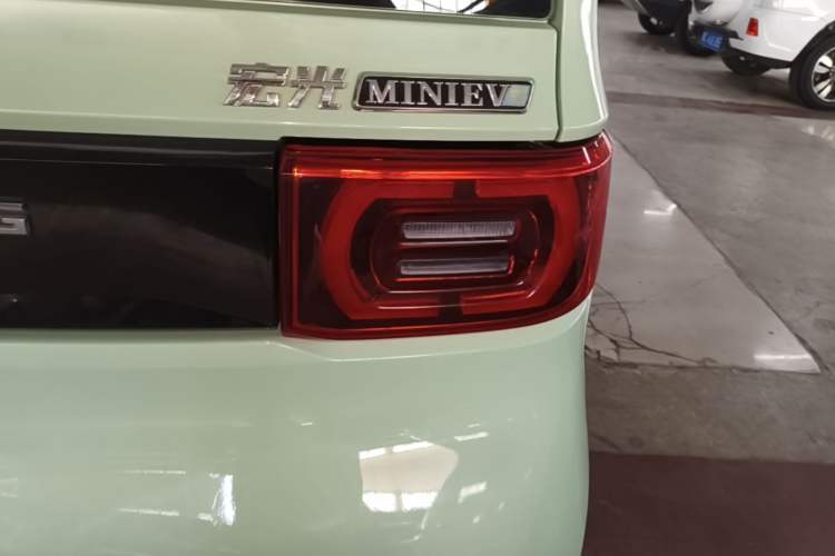 Used Wuling Hongguang MINIEV 2021 Macaron Fashion Model Lithium Iron Phosphate Right Rear Taillight