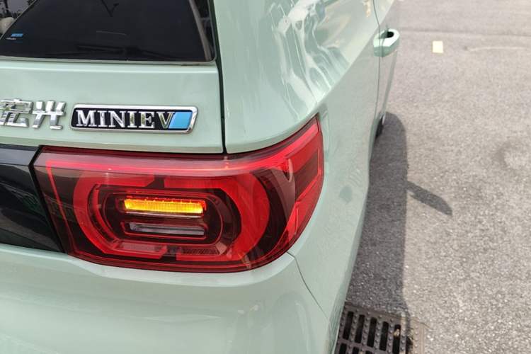 Used Wuling Hongguang MINIEV 2021 Macaron Premium Model – Lithium Iron Phosphate Right Rear Taillight