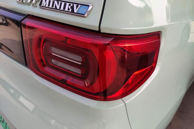 Used Wuling Hongguang MINIEV 2021 Macaron Premium Model – Lithium Iron Phosphate Right Rear Taillight