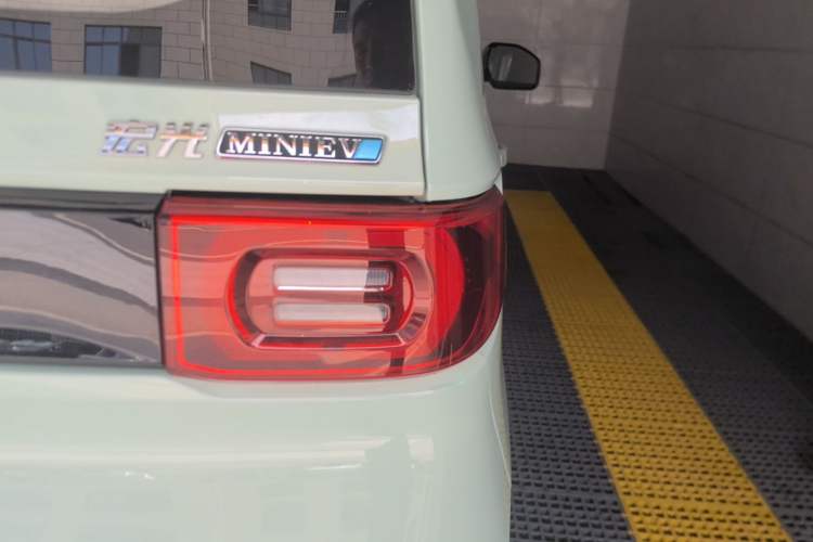 Used Wuling Hongguang MINIEV 2021 Macaron Premium Model – Lithium-NMC Right Rear Taillight