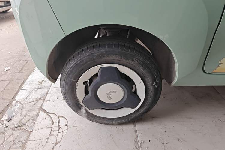 Used Wuling Hongguang MINIEV 2021 Macaron Fashion Model Lithium Iron Phosphate Right Rear Wheel Hub