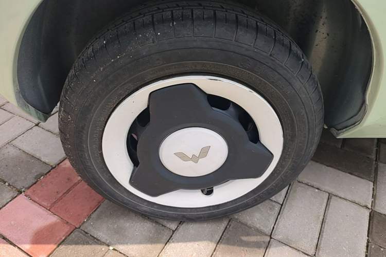 Used Wuling Hongguang MINIEV 2021 Macaron Premium Model – Lithium Iron Phosphate Right Rear Wheel Hub