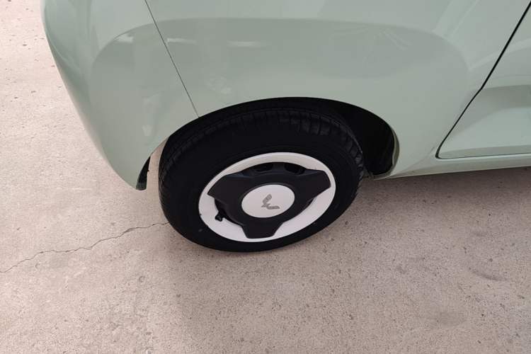 Used Wuling Hongguang MINIEV 2021 Macaron Premium Model – Lithium Iron Phosphate Right Rear Wheel Hub