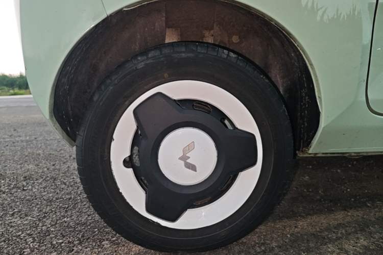Used Wuling Hongguang MINIEV 2021 Macaron Premium Model – Lithium Iron Phosphate Right Rear Wheel Hub