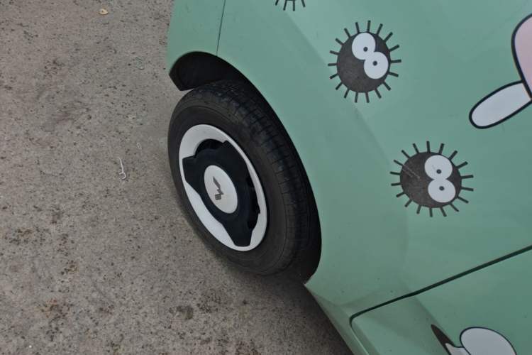 Used Wuling Hongguang MINIEV 2021 Macaron Fashion Model Lithium Iron Phosphate Right Rear Wheel Hub