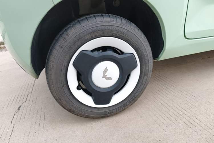 Used Wuling Hongguang MINIEV 2021 Macaron Premium Model – Lithium Iron Phosphate Right Rear Wheel Hub