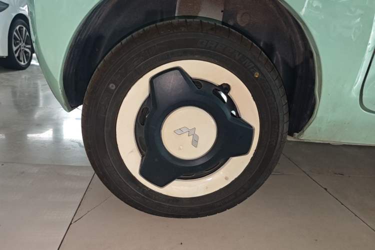 Used Wuling Hongguang MINIEV 2021 Macaron Sandwich Model 120 km Lithium Iron Phosphate Right Rear Wheel Hub
