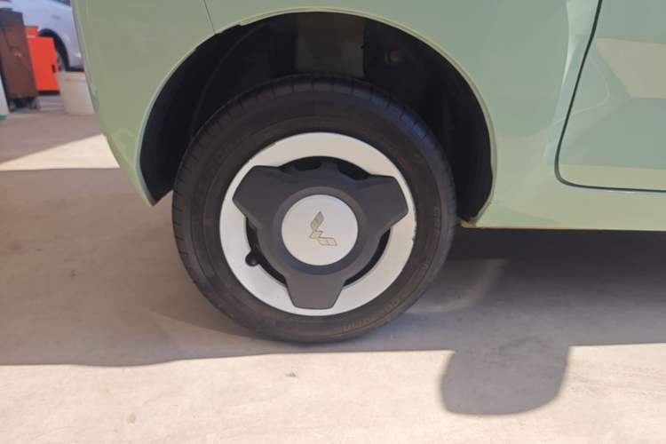 Used Wuling Hongguang MINIEV 2021 Macaron Premium Model – Lithium Iron Phosphate Right Rear Wheel Hub