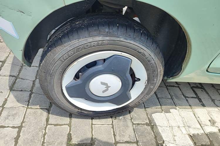 Used Wuling Hongguang MINIEV 2021 Macaron Fashion Model Lithium Iron Phosphate Right Rear Wheel Hub