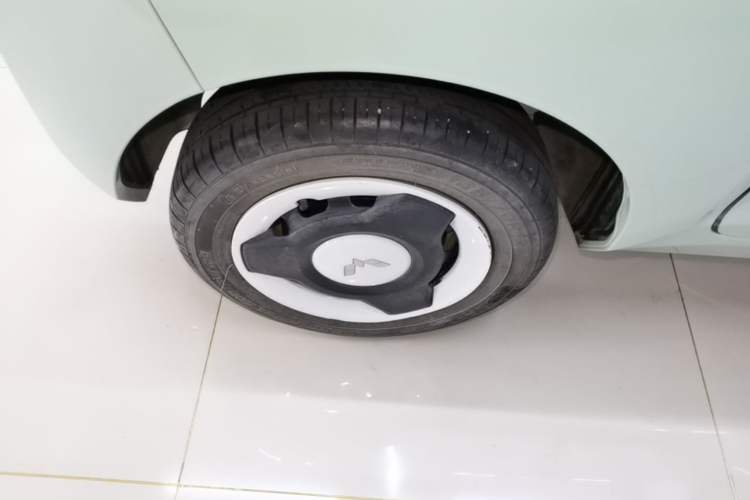 Used Wuling Hongguang MINIEV 2021 Macaron Premium Model – Lithium Iron Phosphate Right Rear Wheel Hub