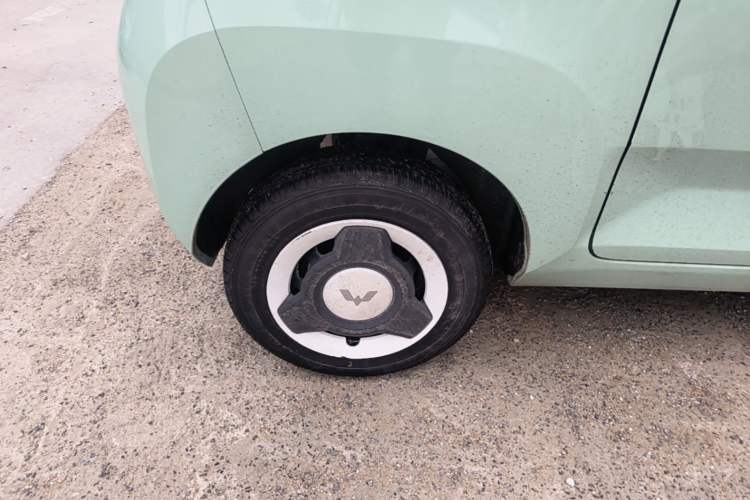 Used Wuling Hongguang MINIEV 2021 Macaron Premium Model – Lithium-NMC Right Rear Wheel Hub