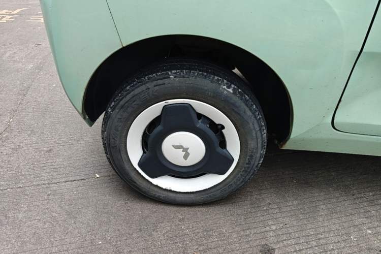 Used Wuling Hongguang MINIEV 2021 Macaron Premium Model – Lithium-NMC Right Rear Wheel Hub