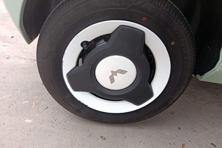 Used Wuling Hongguang MINIEV 2021 Macaron Fashion Model Lithium Iron Phosphate Right Rear Wheel Hub