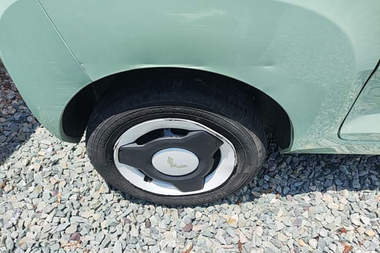 Used Wuling Hongguang MINIEV 2021 Macaron Premium Model – Lithium Iron Phosphate Right Rear Wheel Hub