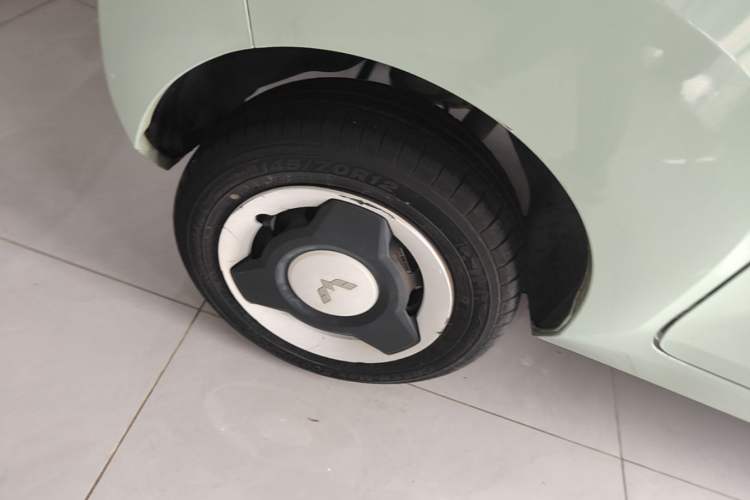 Used Wuling Hongguang MINIEV 2021 Macaron Fashion Edition Lithium-Ion Battery Right Rear Wheel Hub