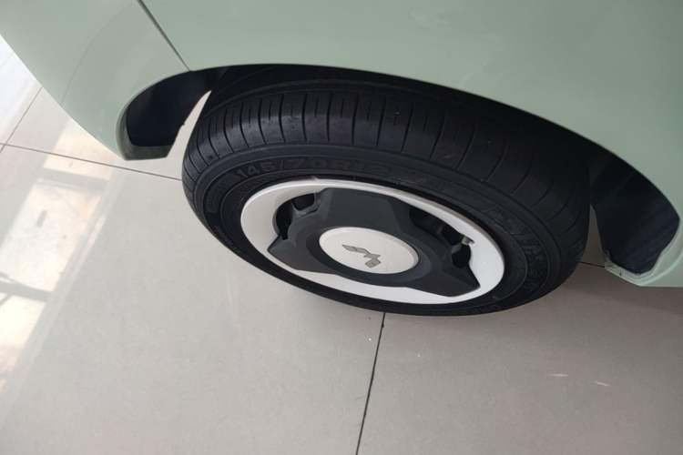 Used Wuling Hongguang MINIEV 2021 Macaron Premium Model – Lithium Iron Phosphate Right Rear Wheel Hub