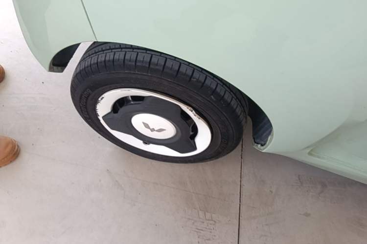 Used Wuling Hongguang MINIEV 2021 Macaron Sandwich Model 170 km Lithium Iron Phosphate Right Rear Wheel Hub