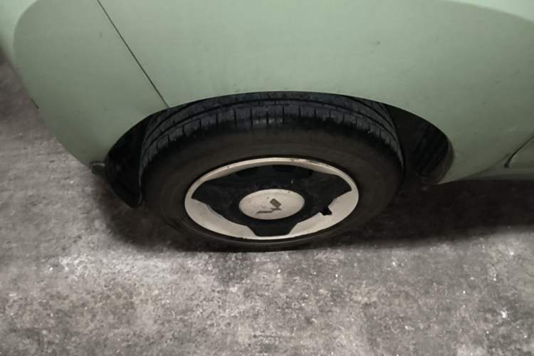Used Wuling Hongguang MINIEV 2021 Macaron Fashion Edition Lithium-Ion Battery Right Rear Wheel Hub