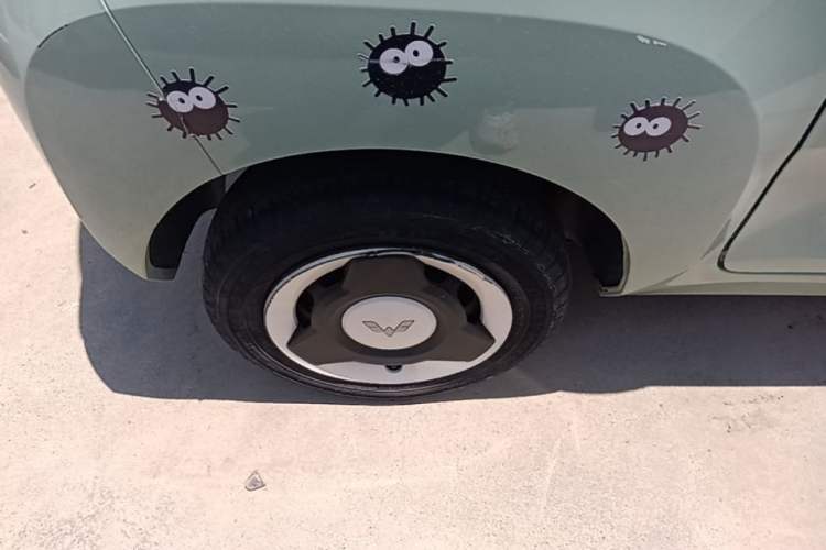 Used Wuling Hongguang MINIEV 2021 Macaron Fashion Model Lithium Iron Phosphate Right Rear Wheel Hub
